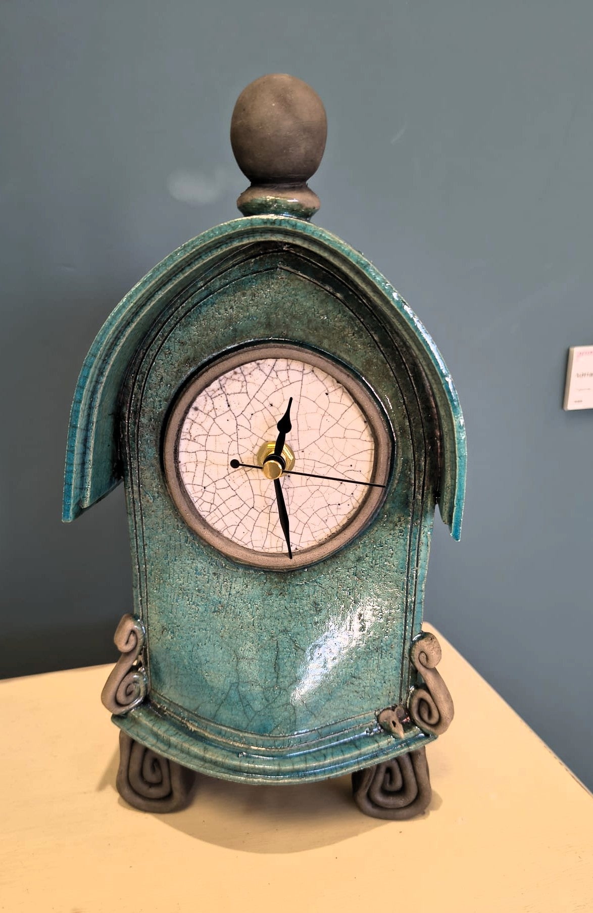Stonesplitter- Medium Turquoise Round top Raku Clock