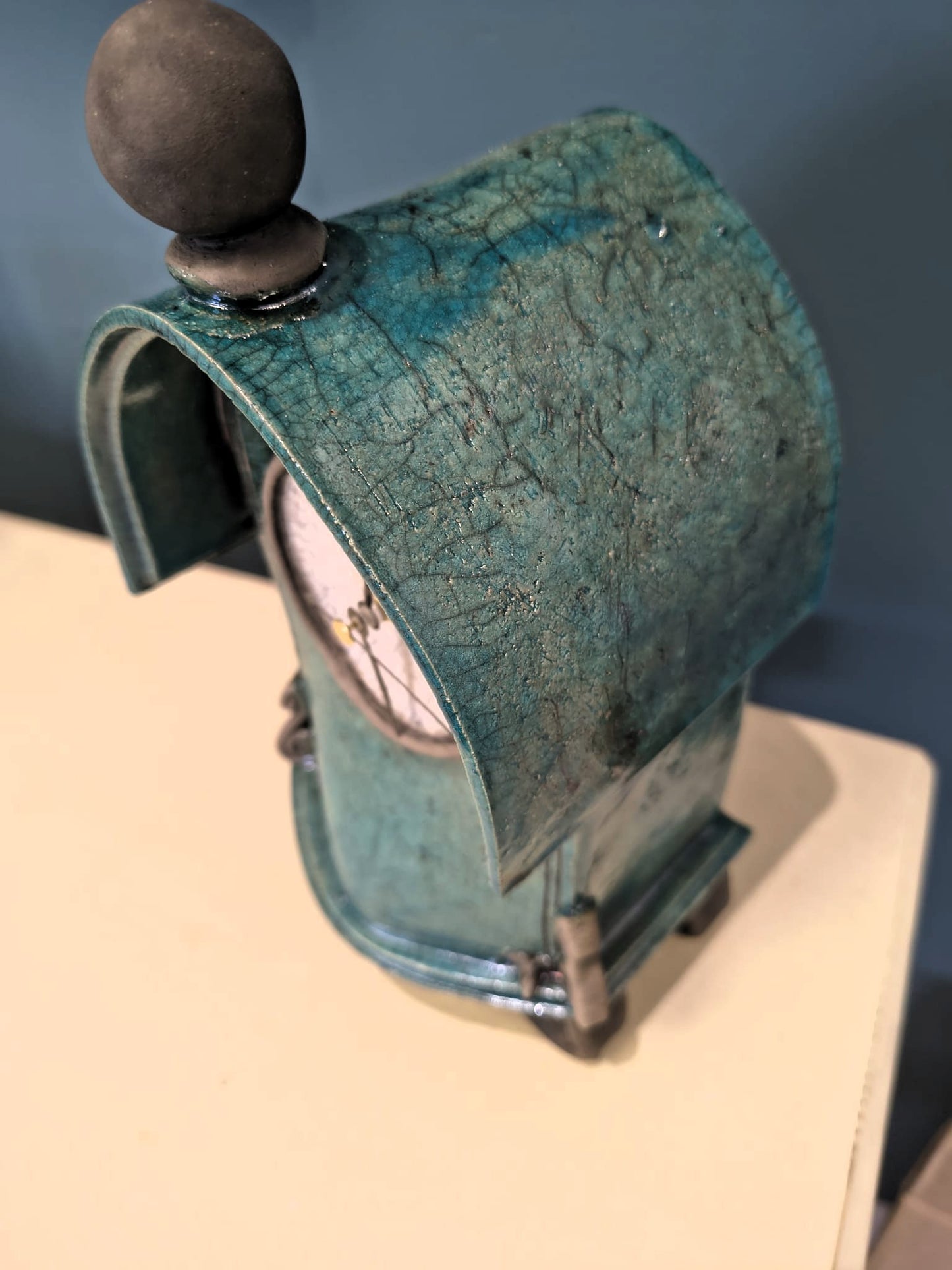 Stonesplitter- Medium Turquoise Round top Raku Clock