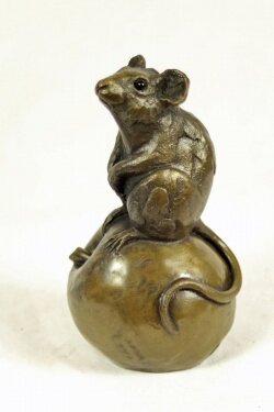 Pippa Hill- Resin Bronze Mouse on Apple